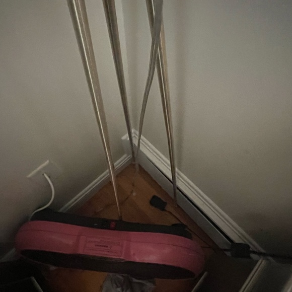 Marjorie gold tripod floor lamp - Picture 4 of 4